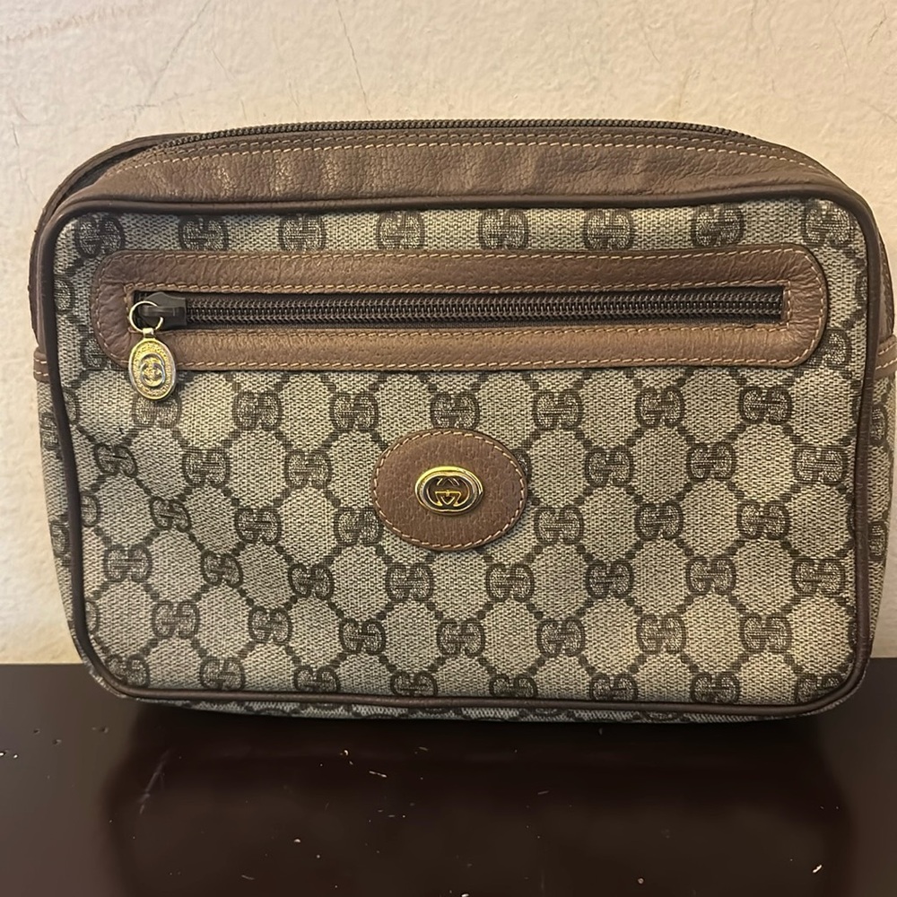 Gucci vintage clutch wristlet GUC! .comes with COA!!